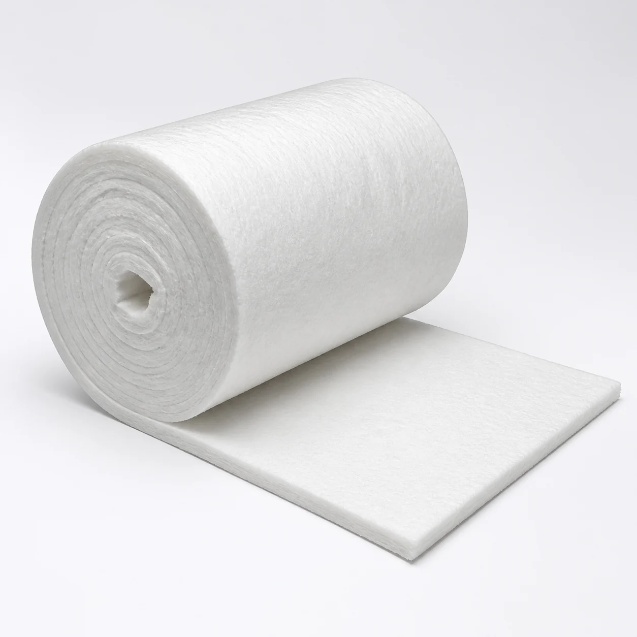 Colcha blanca de fibra cerámica para 1430 °C suministrada en rollo